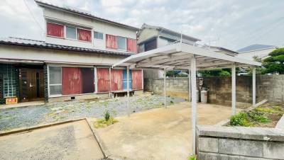 お住まいと前の駐車スペース（3台分）