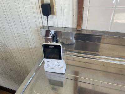 インターホンと連携している機械。来客の対応ができます。