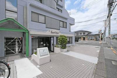 開放的な玄関周りです。見晴らし、十分です。