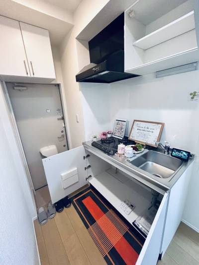 収納棚が上下にあるので色んな調理器具を買っても大丈夫です