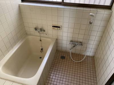都市ガスです。　
追い炊き付き浴室
シングルシャワー水栓