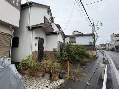 西武池袋線「仏子」駅徒歩8分の2階建て戸建(植栽撤去予定)