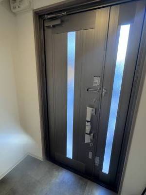 玄関入替済みです
とても綺麗でおしゃれな玄関ドアです