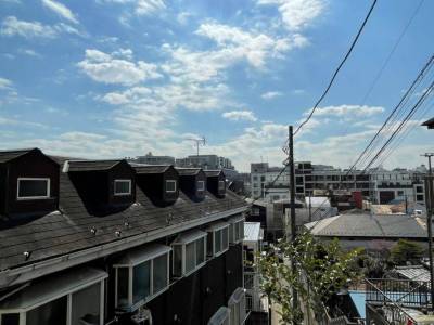 ベランダからの眺め。運気が良くなる眺めですね。静かな住宅環境