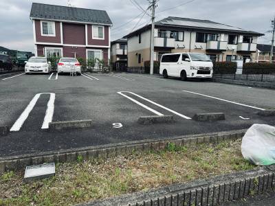 駐車場も広々、使っていただけます。