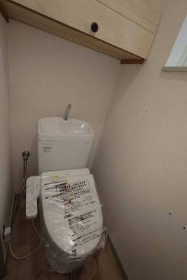 新品のウォシュレット付きトイレです