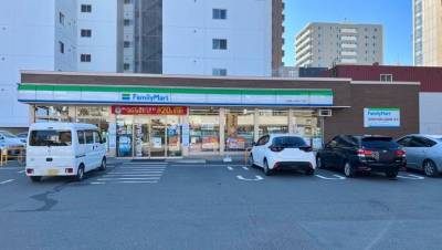 近くて便利ファミリーマートまで徒歩2分
