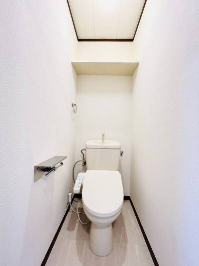 もちろんウォシュレット付♪ペーパーホルダーもおしゃれ♪