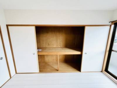 中で寝れちゃうくらいの大型収納でお部屋すっきり♪