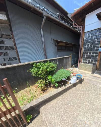 お好きな植物など植えれます。