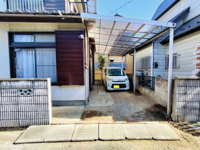 smart等の小さめの車なら2台可能かも？バイクを置いても◎