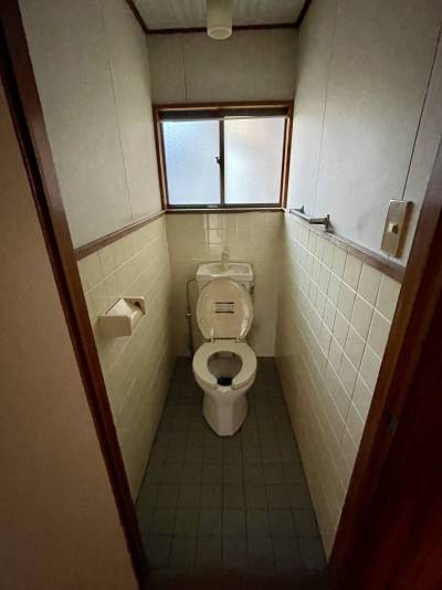 簡易水洗トイレ。一般トイレと遜色なく使えます（汲み取り要）