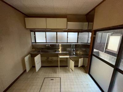 キッチン。床下収納有り！