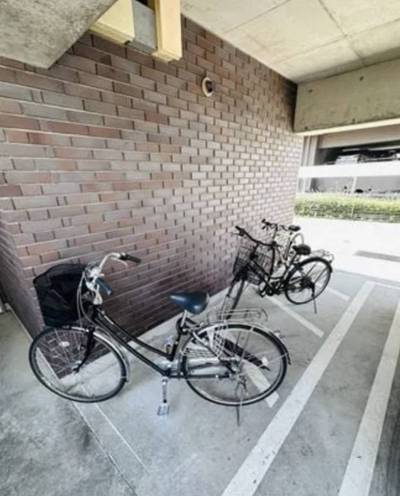 屋根付き自転車置き場（無料）