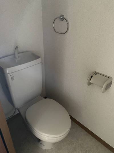 浴室と別にあるトイレです。
