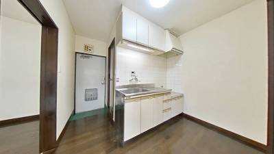 広々としたシンクと調理スペースで料理がはかどります！