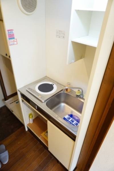 IHコンロ、ミニ冷蔵庫付きです。