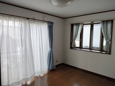 LDKの隣部屋、3枚引戸を開ければLDKと繋がり広々