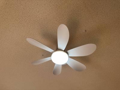 リモコン・スマホどちらでも操作可能です。