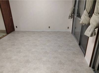 床はサンゲツの大理石調です。