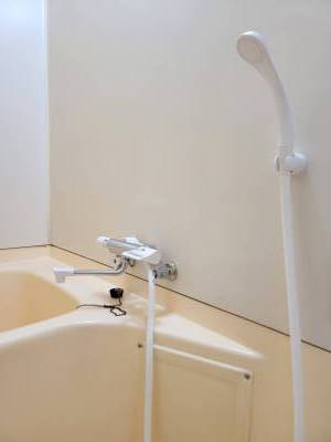 蛇口やシャワーも新品にリフォーム済み！