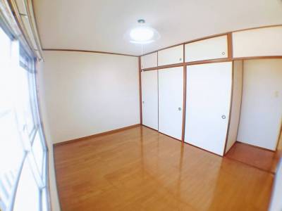 押し入れも天袋もあります！収納ばっちり！LED照明です！