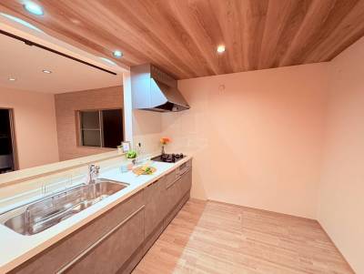 後ろも広々していて、料理スペースも◎