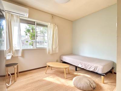 ２面採光の明るい部屋です。