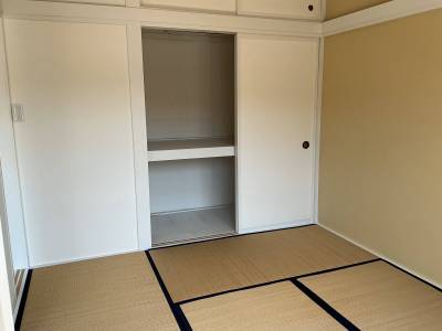 和室は白が基調の明るい空間
