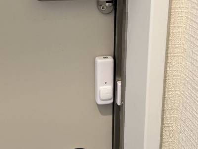 ドアセンサー付/不審な開錠はスマホに通知/開錠で照明点灯可