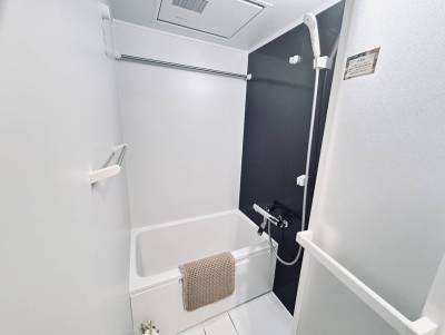 お洒落なアクセントクロス付きです。浴室乾燥機付きで大変便利