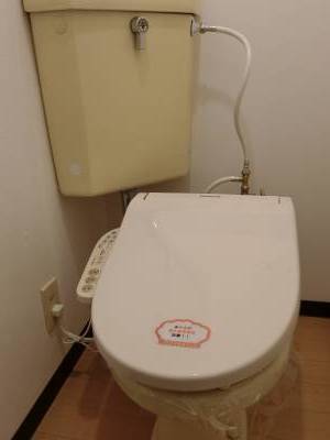 快適な暮らしに，温水洗浄便座は欠かせません。