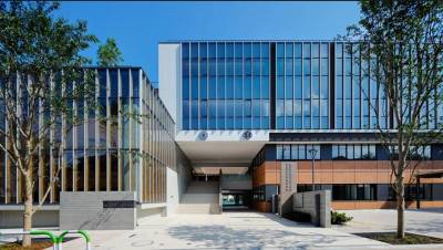 徒歩3分の距離にある人気の池袋小中学校