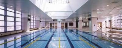 最上階１１階温水プールルーム（2時間400円）