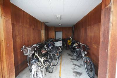 屋根付き駐輪場で附属で大切な自転車を守ります。