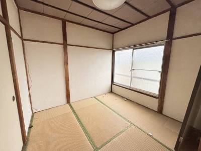 畳は表替え手配中。