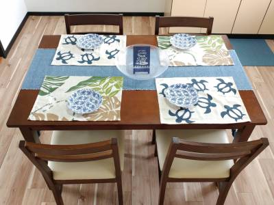 ダイニングテーブルと椅子(設備)