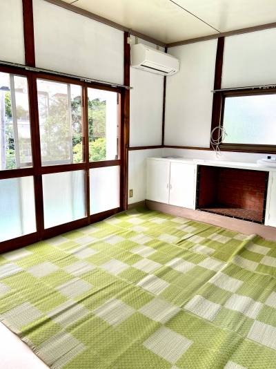 日当たり良好。セミダブルベッドあり