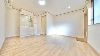 ダウンライトや照明付きのお部屋です！