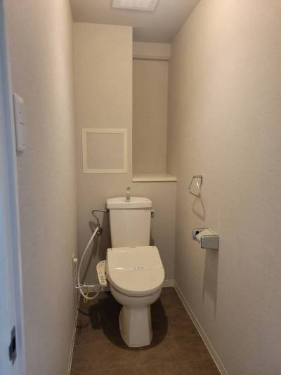 お部屋により床・建具の色が異なります。(要現況確認)
