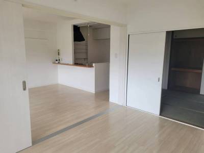 お部屋により床・建具の色が異なります。(要現況確認)