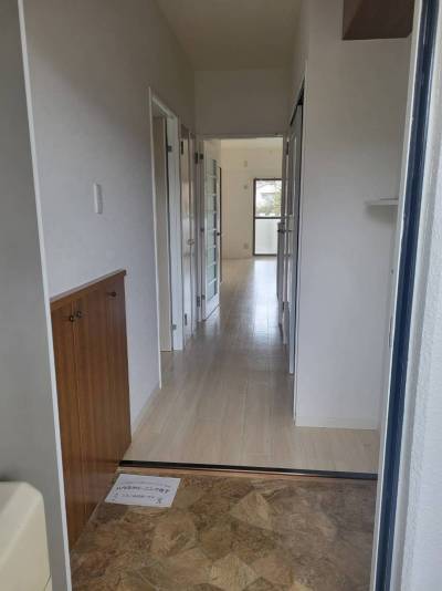 お部屋により床・建具の色が異なります。(要現況確認)
