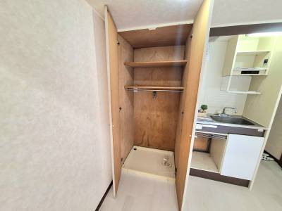 室内洗濯機置き場&amp;上は収納