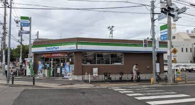 ファミリーマートまで徒歩5分