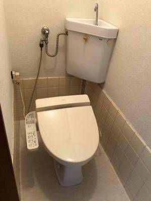 温水洗浄便座付のトイレ