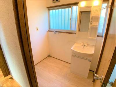 洗面台も新品です。