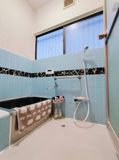 お風呂は追い炊き機能付きです。いつでも快適に入れますよ～。