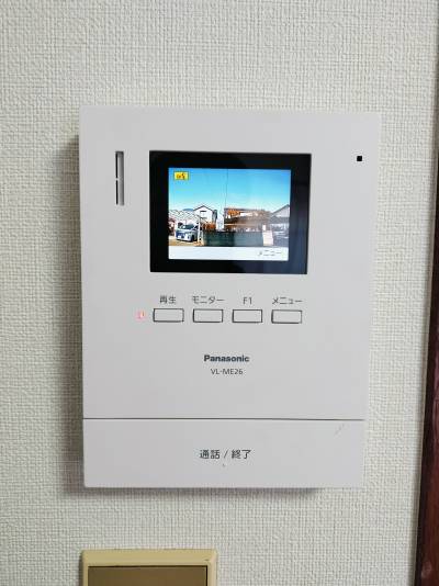 テレビインターフォン。キッチンからお話できて便利です。