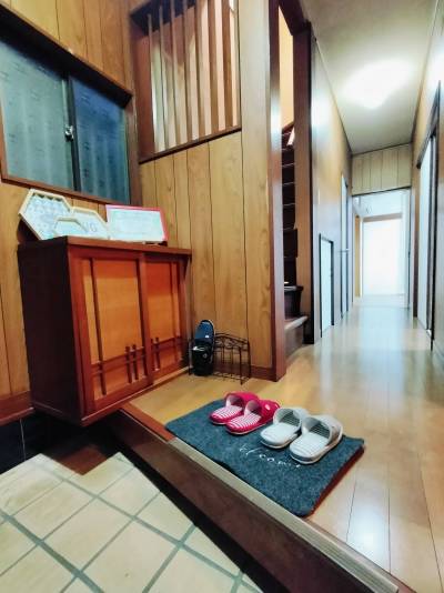 
明るく広～い玄関。シューズボックスもあり便利です。