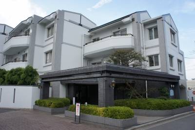 低層3階建ての分譲賃貸